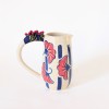 Pichet fleurs de mariage rouge et bleu