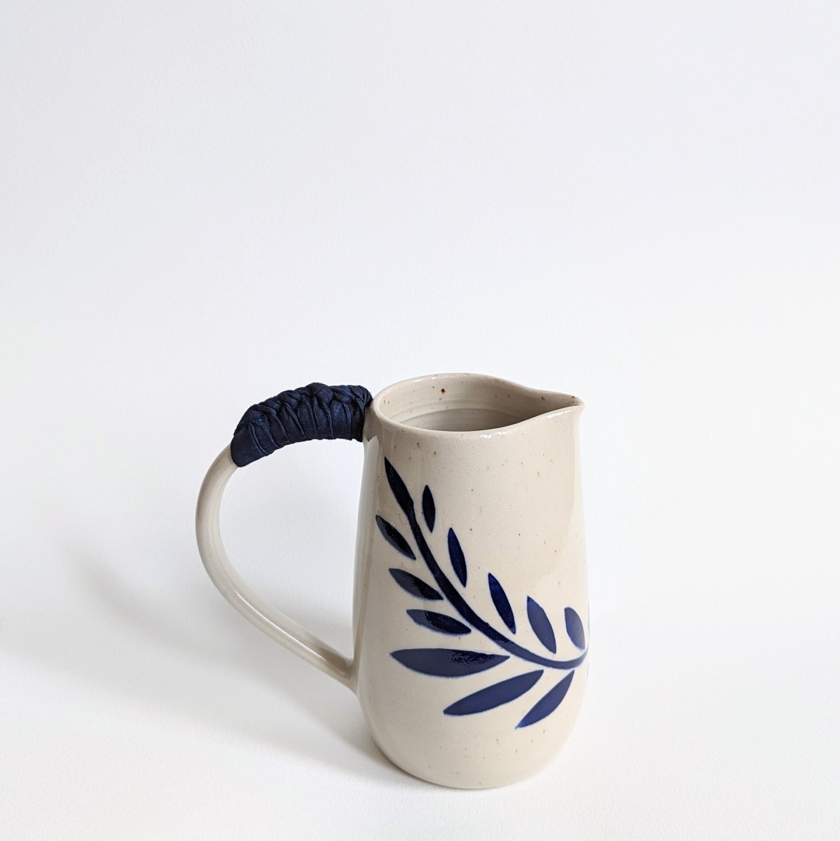 Pichet branche fleurie 2