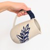 Pichet branche fleurie 1