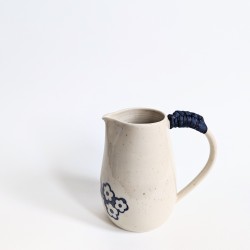 Pichet branche fleurie 1